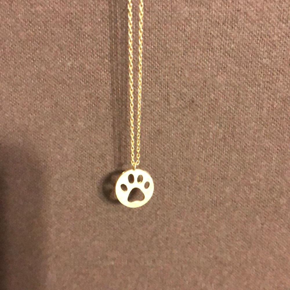 Paw print necklace!